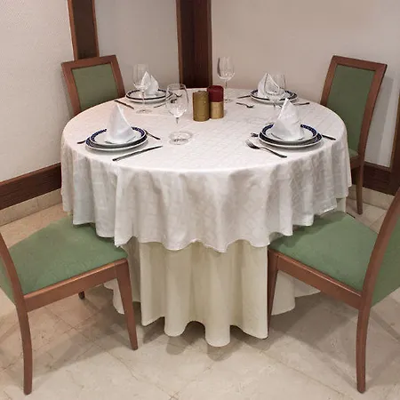 מלון Serantes 2*